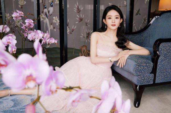 明星裡的上下級關係，名氣不大卻簽下&OpenCurlyDoubleQuote;頂流&rdquo;，姐妹相稱實則老闆