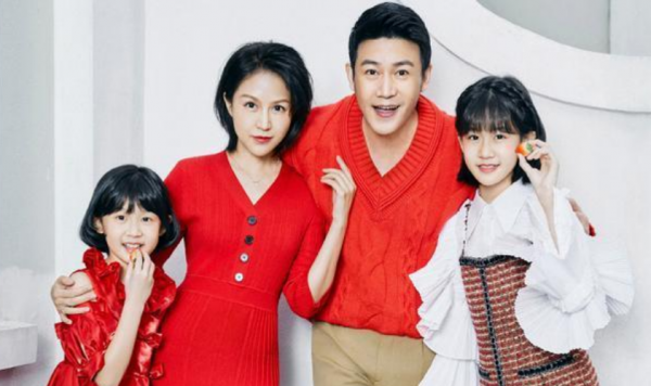 明星春節曬全家福，洪欣張丹峰同框，13歲森碟身高已超田亮