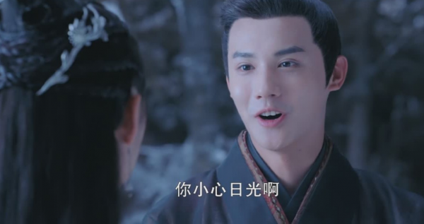 《鏡雙城》首播熱度飆到榜首，李易峰一出手，又是一部“黑馬劇”