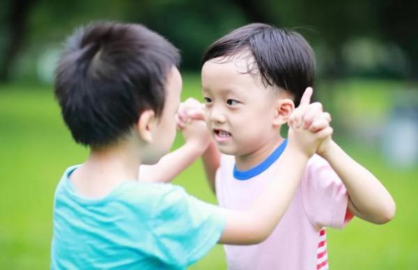 害怕孩子遭遇霸凌?是霸凌還是正常打鬧,父母可根據三點區分 害怕孩子遭遇霸凌?是霸凌還是正常打鬧,父母可根據三點區分
