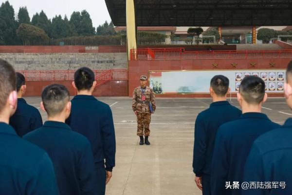 預提指揮士官，開訓