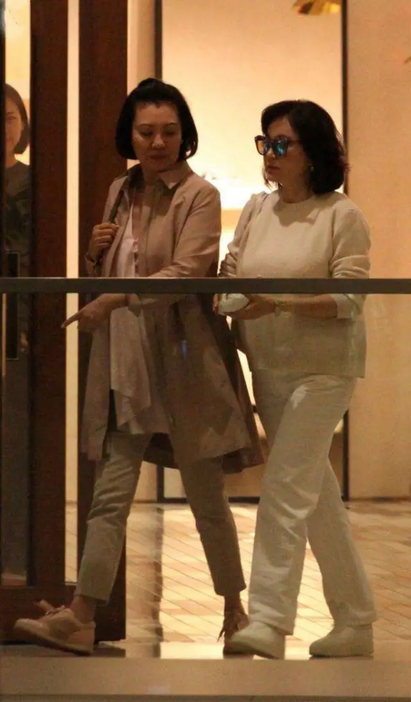 黃宗澤和吳卓羲這段相聲才是整個TVB頒獎典禮的精華 黃宗澤和吳卓羲這段相聲才是整個TVB頒獎典禮的精華