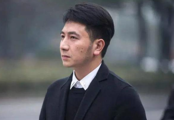 曝林生斌現任發文,自嘲沒有很高的情商,也學不會拍馬屁 曝林生斌現任發文,自嘲沒有很高的情商,也學不會拍馬屁