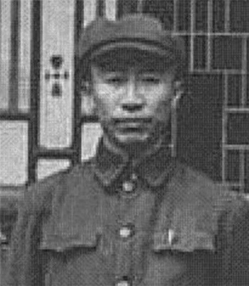 志願軍參謀長僅授少將，彭老總得知怒拍桌道：他是少將 我最多中將