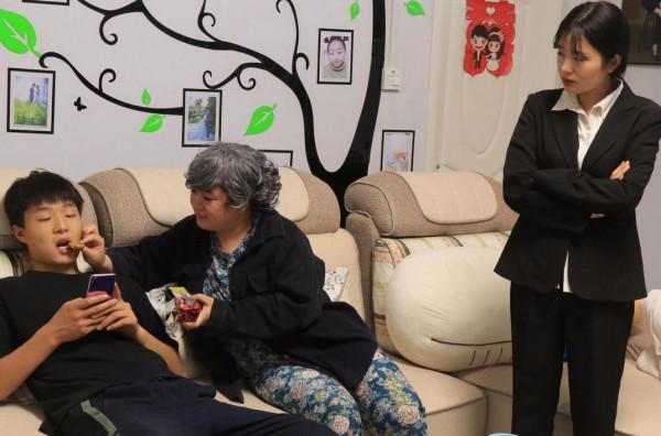 “班裡25個孩子，18個是男寶！”入園第一天，媽媽給女兒辦了退學