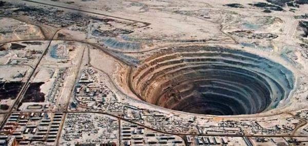 蘇聯當年挖到“地獄”?原計劃挖穿地球,為何到12262米趕緊停? 蘇聯當年挖到“地獄”?原計劃挖穿地球,為何到12262米趕緊停?