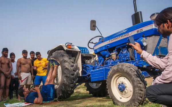 這個印度貧困村，承包了全國的精壯男保安