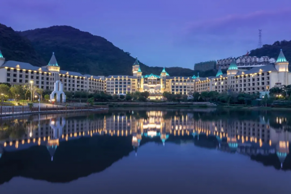 廣東唯一一座巧克力樂園，穿越浪漫歐洲風情，泡泉林水世界溫泉