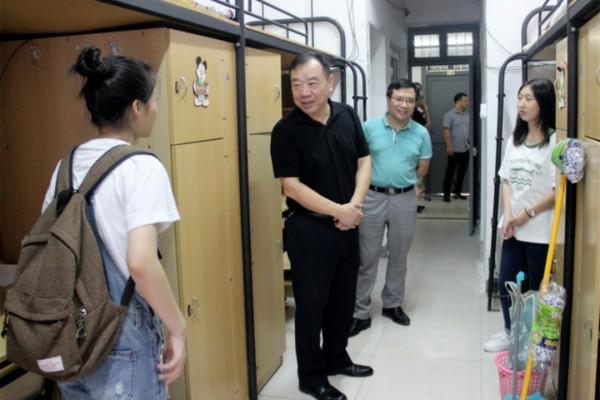 河南一大學寢室試行“男女混住”，校方給出解釋，學生家長難接受