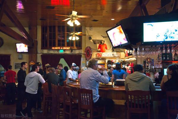 睡覺把手機放在枕邊真的會致癌嗎?醫生來告訴你真相 睡覺把手機放在枕邊真的會致癌嗎?醫生來告訴你真相