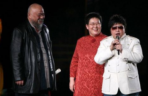 韓紅：6歲父親去世，9歲母親改嫁，奶奶把所有的愛給了我