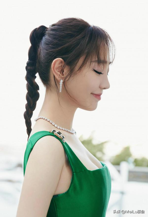 白百何自信的笑容真美，氣質靈動，迷人有魅力