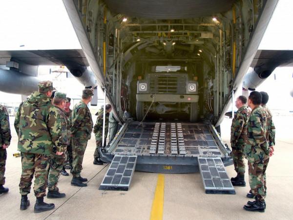 一款運輸機,一部戰爭傳奇!C-130“大力神”,暴力醜學的典範 一款運輸機,一部戰爭傳奇!C-130“大力神”,暴力醜學的典範