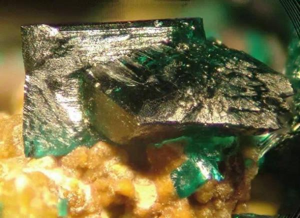 100種漂亮礦石，讓你大開眼界！還有鑑別方法哦