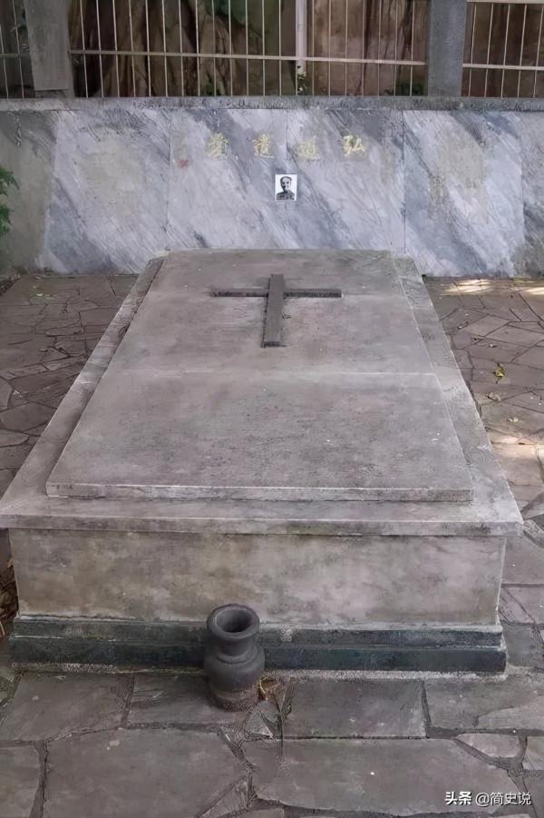 英國傳教士艾偉德，成為100多個孤兒的外國母親，後加入中國國籍