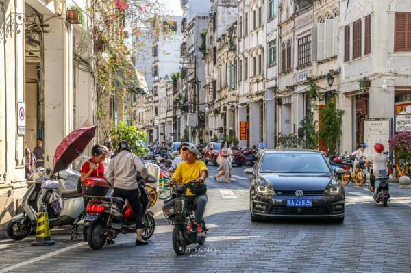 馮小剛電影公社：門票148元，吸引了無數年輕人去拍照打卡