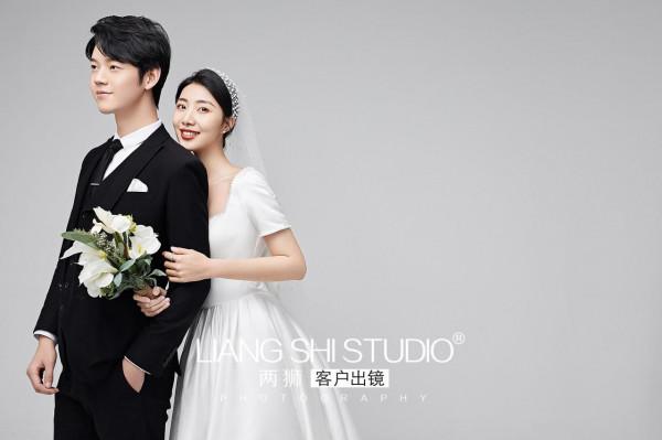 好喜歡我們的婚紗照，感覺怎麼看都不會膩啊