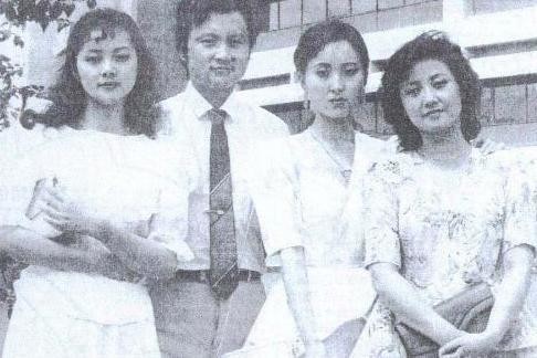 歐陽奮強：23歲飾演賈寶玉爆紅，27歲娶初戀，兒子早逝內心鈍痛