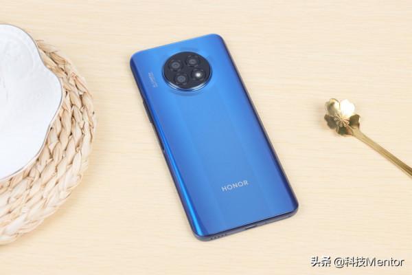 新機接連發布,行業迎來攪局,這三款手機目前都很值得買 新機接連發布,行業迎來攪局,這三款手機目前都很值得買