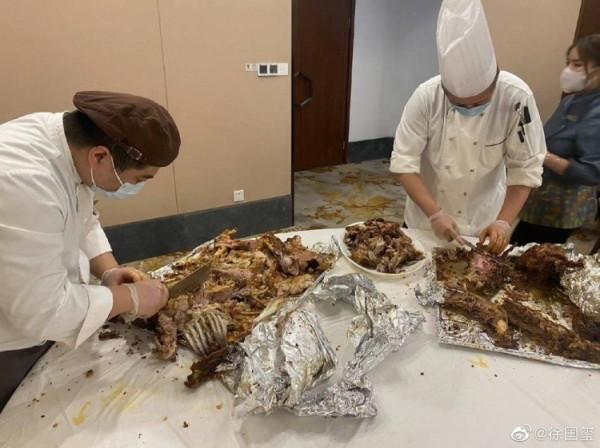 解饞啦！津門虎全隊吃烤全羊慶祝保級成功