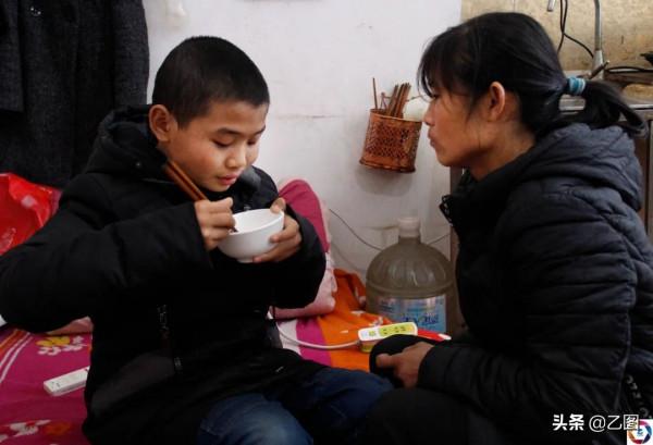 兒子3歲時不對勁沒放心上，6歲被幼兒園退回媽媽才警覺，為時已晚