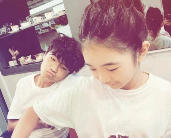 曹格曬照為11歲女兒慶生,Grace女大十八變,與小時候判若兩人 曹格曬照為11歲女兒慶生,Grace女大十八變,與小時候判若兩人