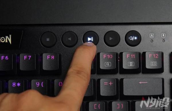 紅龍K618 RGB三模無線超薄機械鍵盤體驗