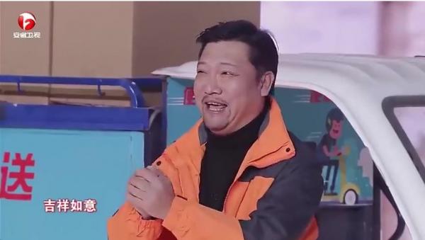 “喜劇人”賈冰：28歲當團長，35歲副處級，37歲辭職後爆紅