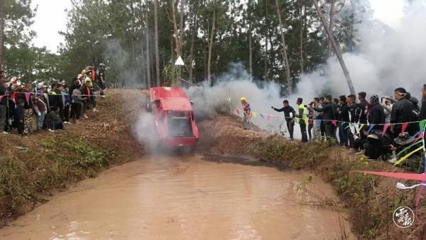 西雙版納熱帶雨林汽摩越野挑戰賽落幕 西雙版納熱帶雨林汽摩越野挑戰賽落幕