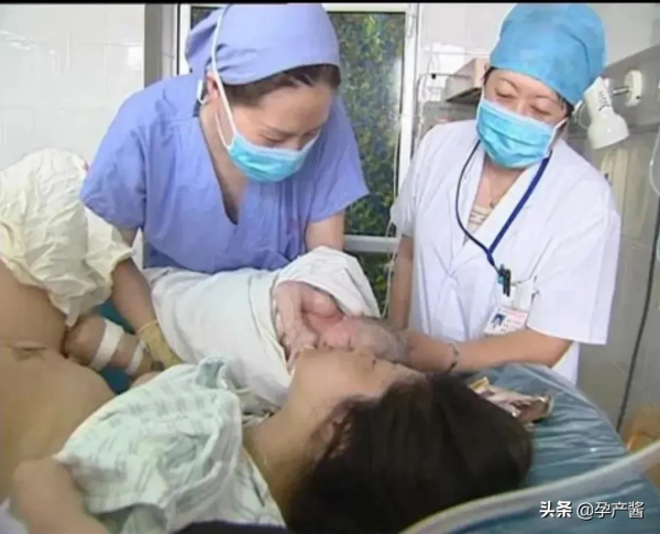 聽到她的啼哭，我開始有種當媽的幸福感以及新手媽媽的不知所措