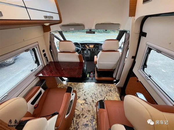 豪車同款雙拼塗裝，奢華裝配商旅兩用，衛航野獸升級版房車