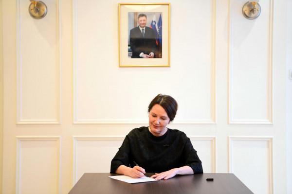 斯洛維尼亞駐華大使蘇嵐:把阿爾卑斯山冰塊送到北京冬奧會 斯洛維尼亞駐華大使蘇嵐:把阿爾卑斯山冰塊送到北京冬奧會