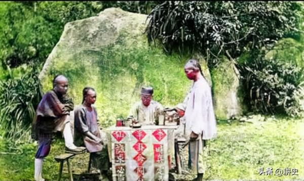 晚清老照片：李蓮英穿袈裟，清軍做手術，袁世凱最寵愛的姨太太