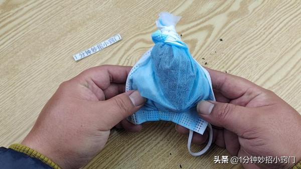 馬桶裡放個一次性口罩，真太棒了，馬桶不刷也不髒不臭，漲知識了