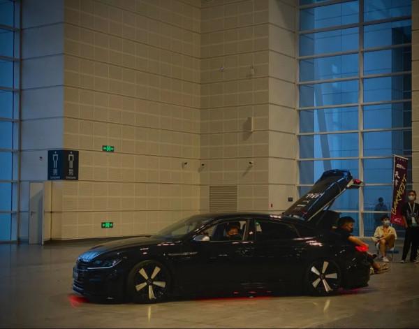 &quot;最美大眾&quot;變身黑武士，新CC的顏值是真的頂