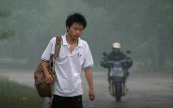 窮人家的小孩出路到底在哪？導演跟拍6年，記錄3個階層3種人生