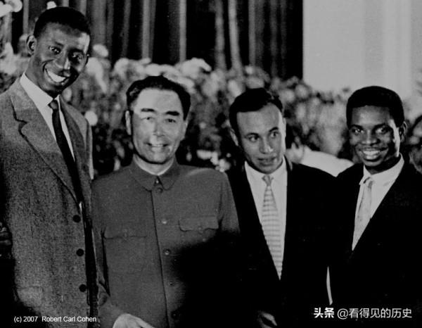 老照片 1957年美國攝影師鏡頭下的周總理 挺帥的一個人