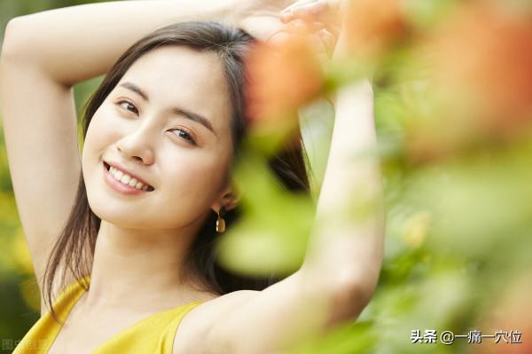 膝關節上樓疼痛，學會這個手法，我相信別人會高看你一眼