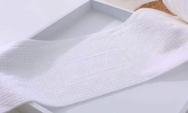 馬桶上別掛毛巾架了！看看年輕人的做法，精緻又實用