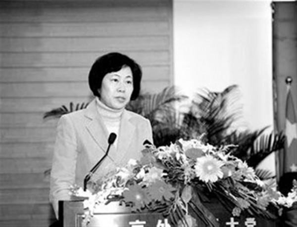 華春瑩升任外交部部長助理,盤點中國外交部英姿颯爽的“五朵金花” 華春瑩升任外交部部長助理,盤點中國外交部英姿颯爽的“五朵金花”