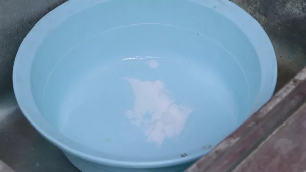 清水拖地等於白拖水中放上兩樣東西拖完不留水漬不落灰乾淨又省力