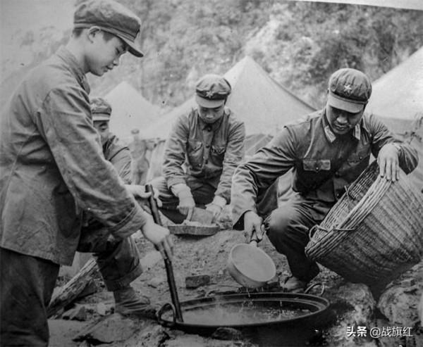 深山哨所戰士，手榴彈炸魚招呼學生連，味道鮮美一生難忘