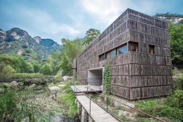 懷柔一小眾圖書館，有多種樹枝枝幹搭建，內部安靜優美，名氣卻小