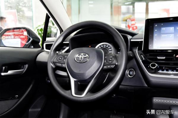 豐田家的大空間家轎，增壓油耗5.5L，又便宜又耐用，實拍卡羅拉