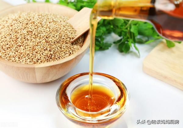 過年炸東西的黑油不要浪費了、教你一招秒變香油、炒菜涼拌都很香 過年炸東西的黑油不要浪費了、教你一招秒變香油、炒菜涼拌都很香