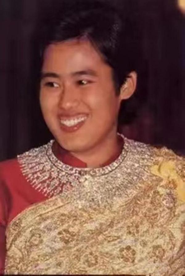 詩琳通僅戴過三樣珠寶，分別是肩鏈腰帶和披肩，件件都是傳世之寶