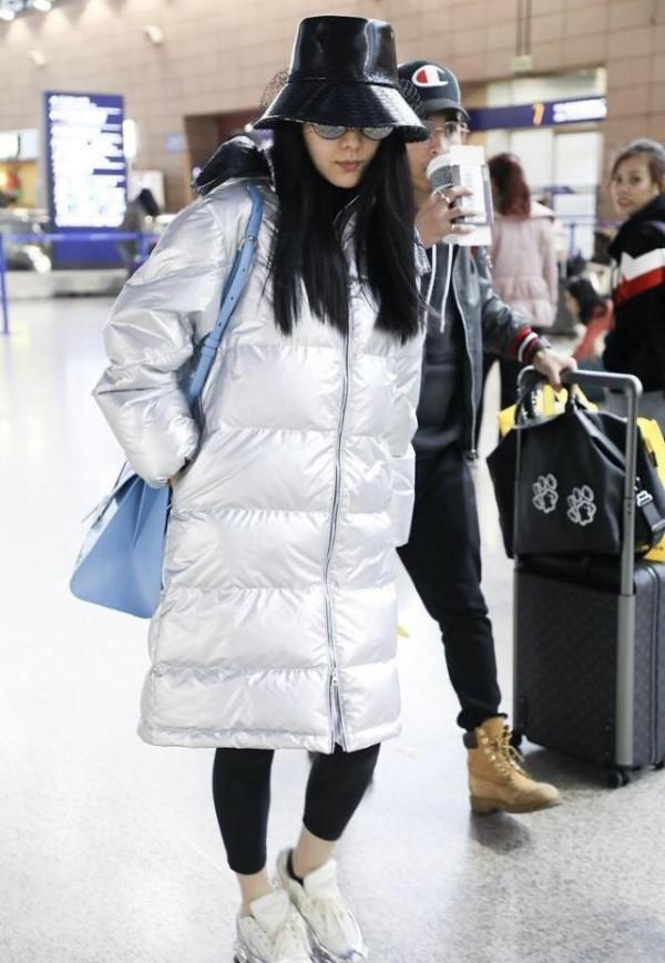 范冰冰新造型遭遇滑鐵盧，穿羽絨服好像“孕婦”，全靠美顏在強撐