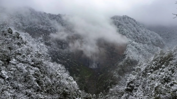 下雪啦，看童話裡的四面山美景大PK，你更喜歡哪一款？