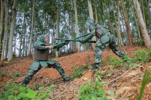 聚焦實戰！武警官兵組織開展刺殺對抗訓練