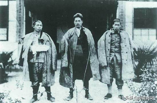 紅十軍團夢斷懷玉山，百戰將星隕落，一將突圍終成戰神